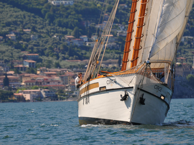 Parapendio sopra il Lago di Garda